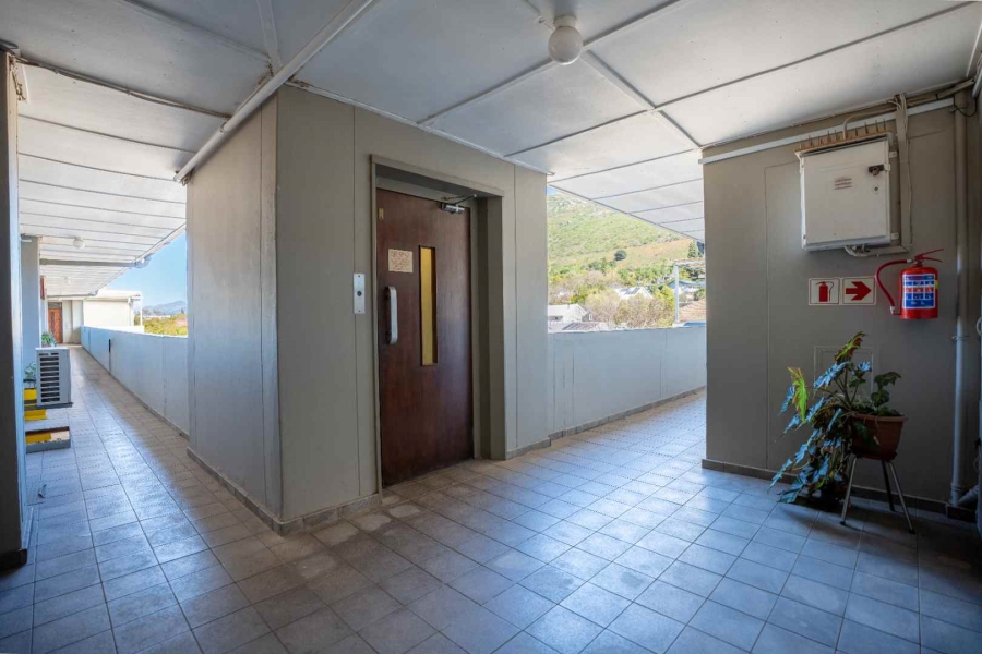2 Bedroom Property for Sale in Buitenverwagting Western Cape